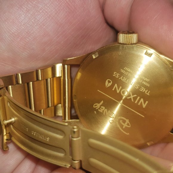 Nixon sentry mckymouse fight cloudwatch - Picture 6 of 13